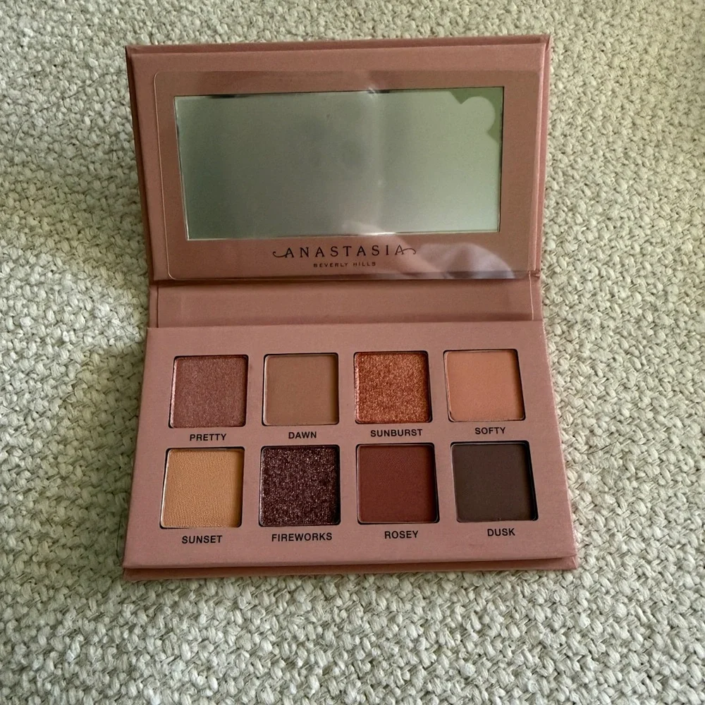 ABH Glam To Go Palette NIB Travel Size Neutral Glam